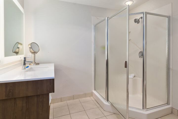 Holiday Inn Express & Suites Petoskey by IHG