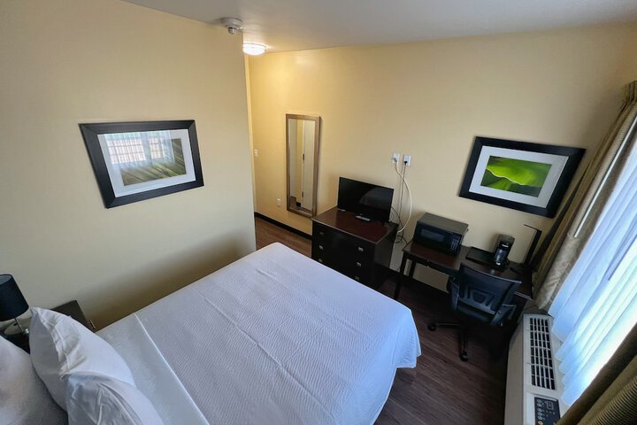 Room 7 of 25