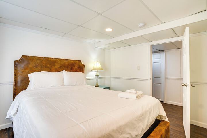 Shared Yard 4 Mi to Nyc: Englewood Apartment!