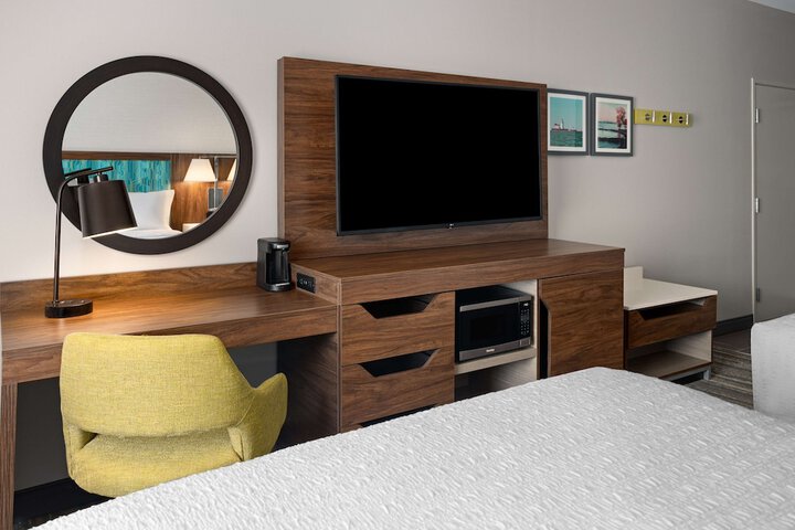 Room 9 of 30
