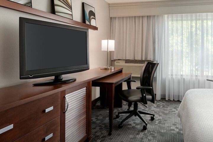 Room 13 of 30