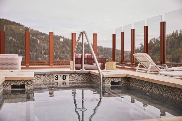 Hotel 7 of 100