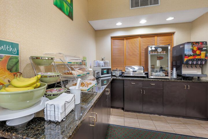 Quality Inn & Suites Near Amish Country