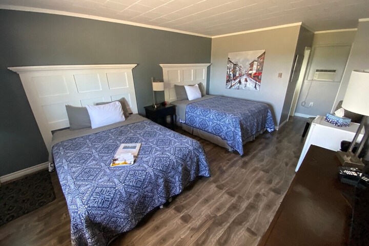 Room 51 of 102