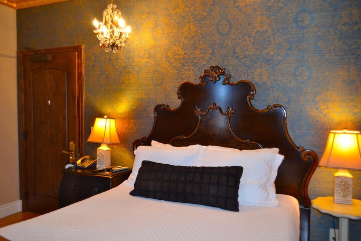 Room 18 of 130