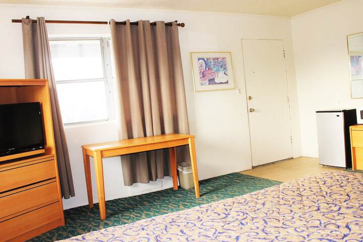 Room 4 of 13