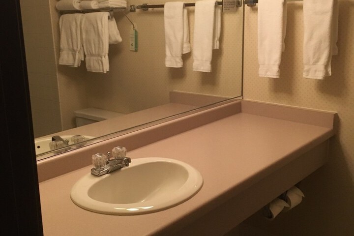 Shawano Four Seasons Hotel