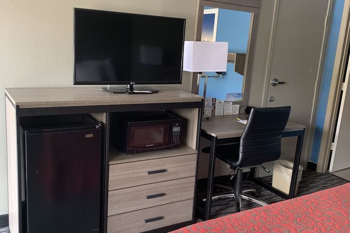 Room 28 of 40