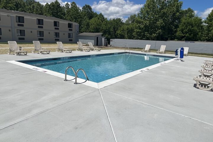 Pool 10 of 39