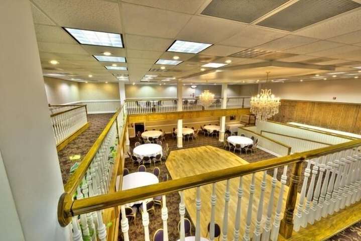 Ballroom/Hall 34 of 41