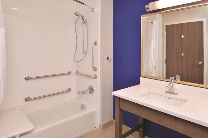 Room 35 of 61