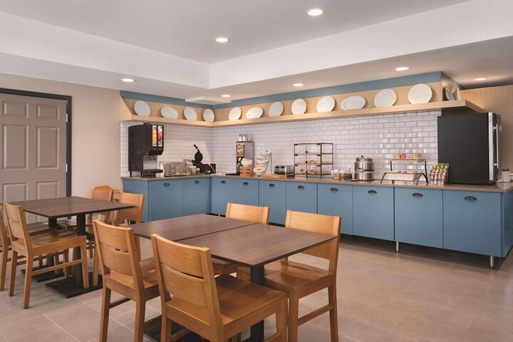 Country Inn & Suites by Radisson Detroit Lakes