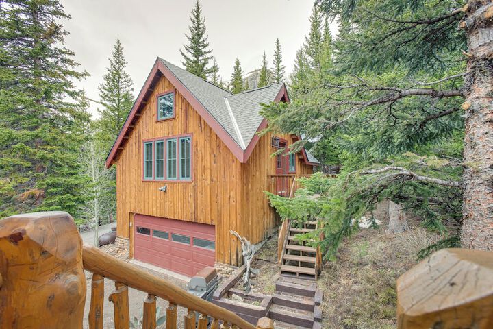 Idaho Springs Home w / Amazing Mountain Views!