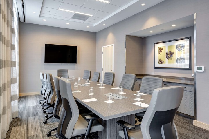 Hampton Inn & Suites Boston / Waltham