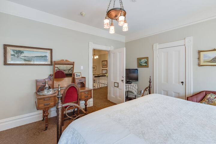 Room 44 of 60