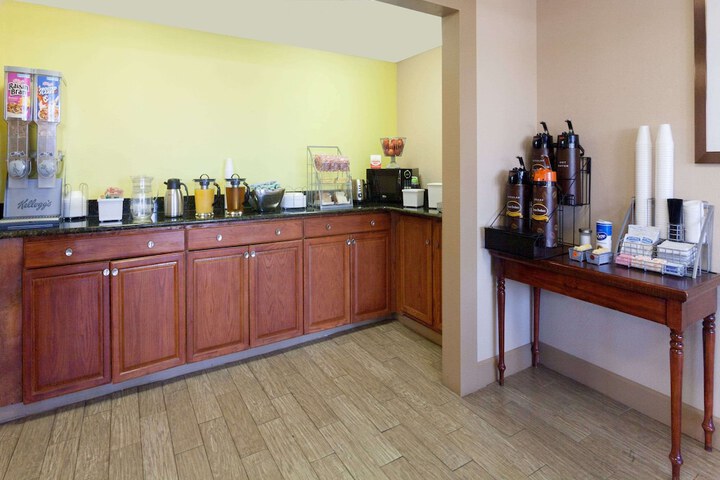 Breakfast/Coffee Service 17 of 19