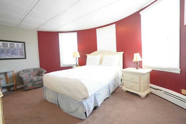 Room 12 of 25