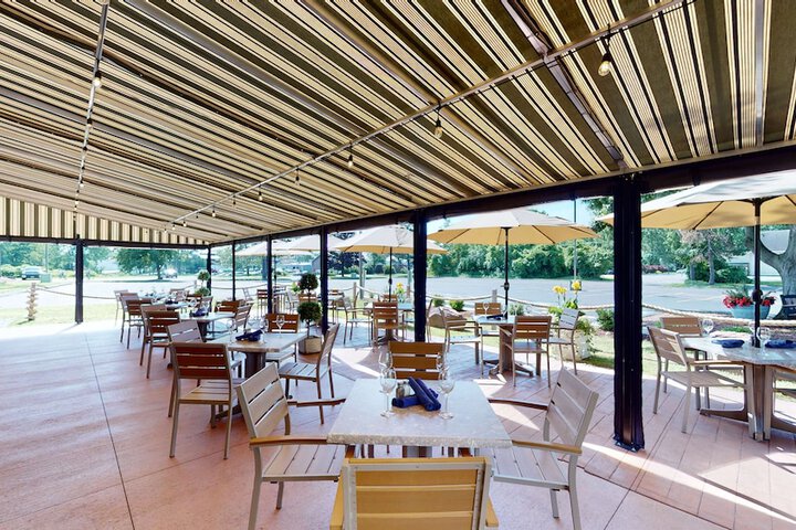 Best Western Plus Windjammer Inn & Conference Center