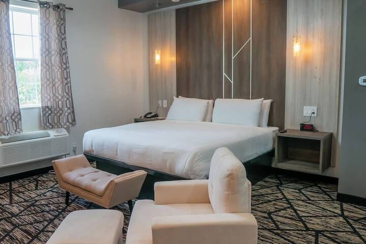 Comfeeni Inn and Suites