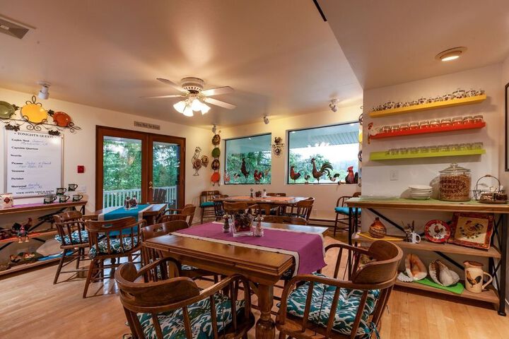 HILLSIDE HOUSE BED AND BREAKFAST