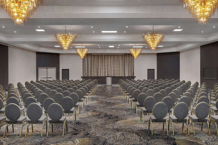 DoubleTree by Hilton Kingston