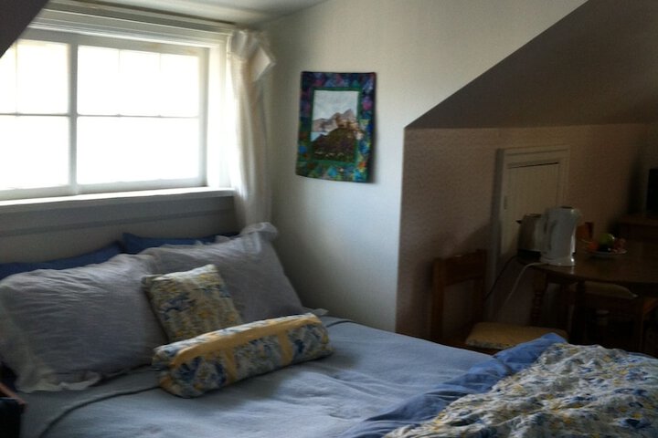 Room 7 of 18