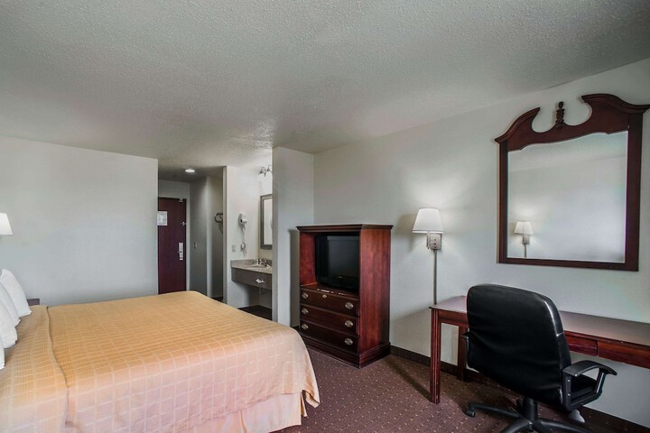 Room 8 of 18