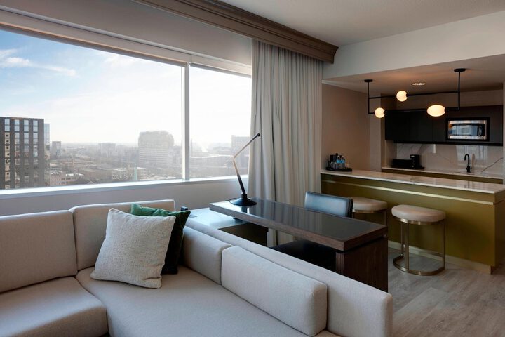 Room 28 of 100