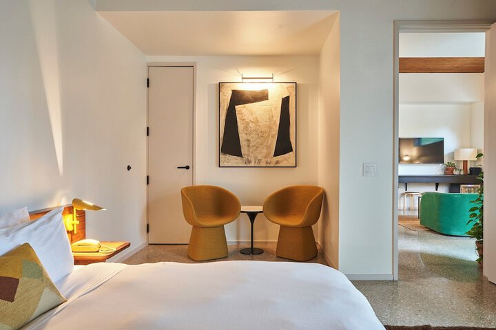 Room 31 of 104