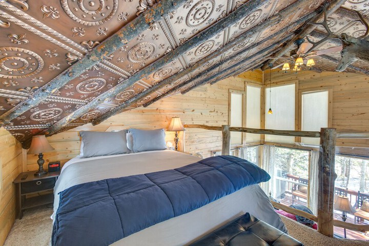 Idaho Springs Cabin w / Hot Tub on Half Acre!