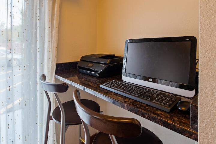 Business Center 16 of 16