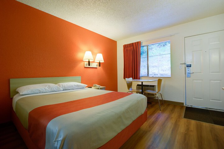 Room 16 of 33