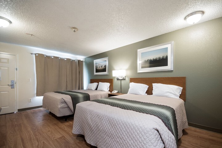 HomeTowne Studios by Red Roof Seattle - Kent / Des Moines