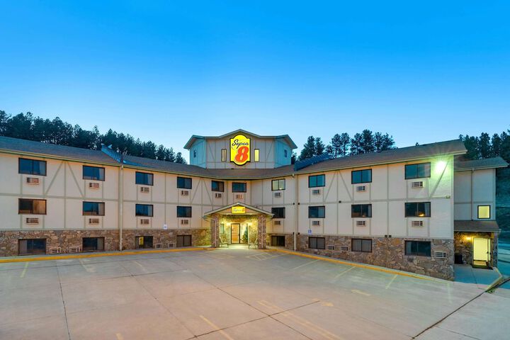 Super 8 by Wyndham Hill City / Mt. Rushmore/ Area