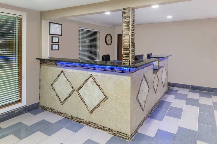 Super 8 by Wyndham Okawville