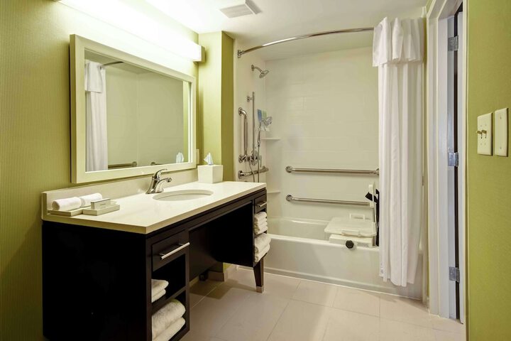 Room 28 of 40