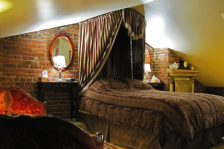 Room 37 of 60