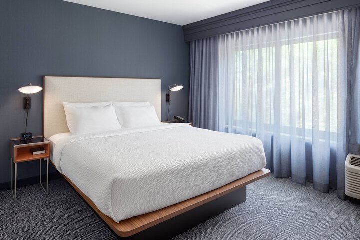 Courtyard by Marriott Portland Airport