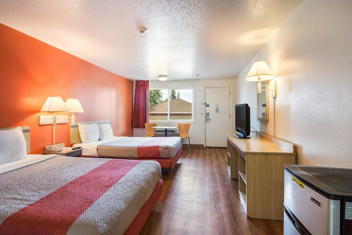 Room 32 of 34