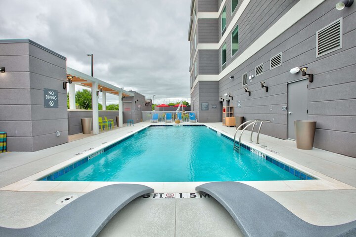 Pool 2 of 20