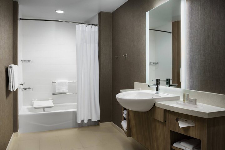 Room 15 of 28