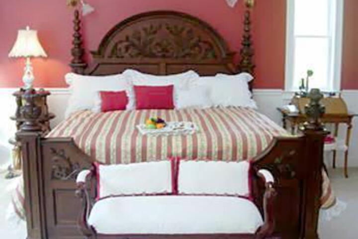 Tin Lizzie Inn