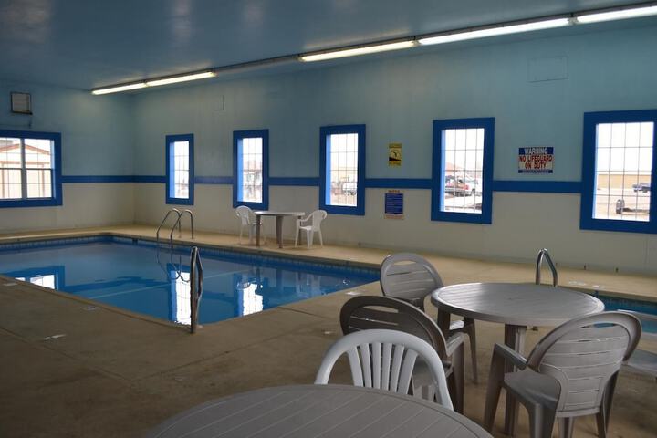 Super 8 by Wyndham Devils Lake