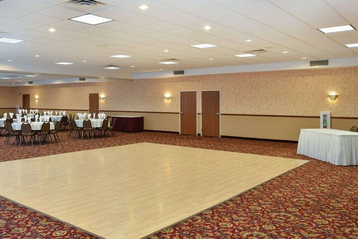 Quality Inn & Suites Fort Madison near Hwy 61