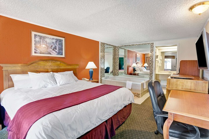 Room 16 of 17