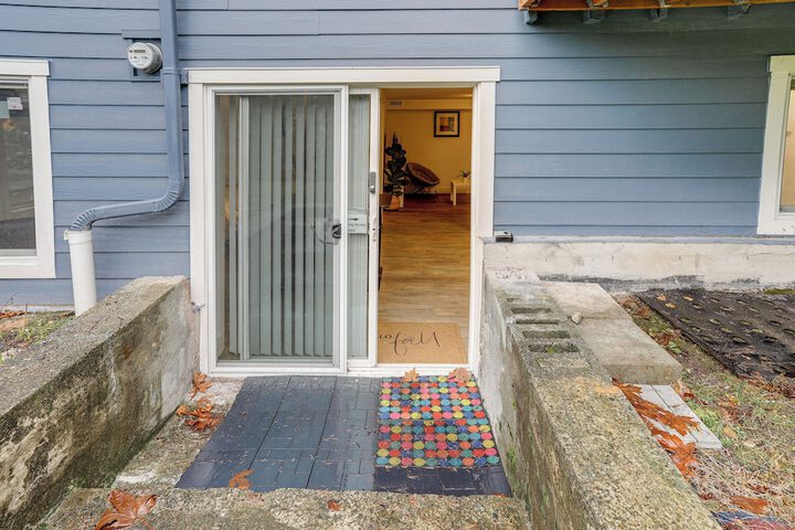 Walk to Beach & Lake Access: Cozy Redmond Apt!