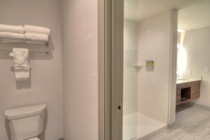 Room 31 of 107