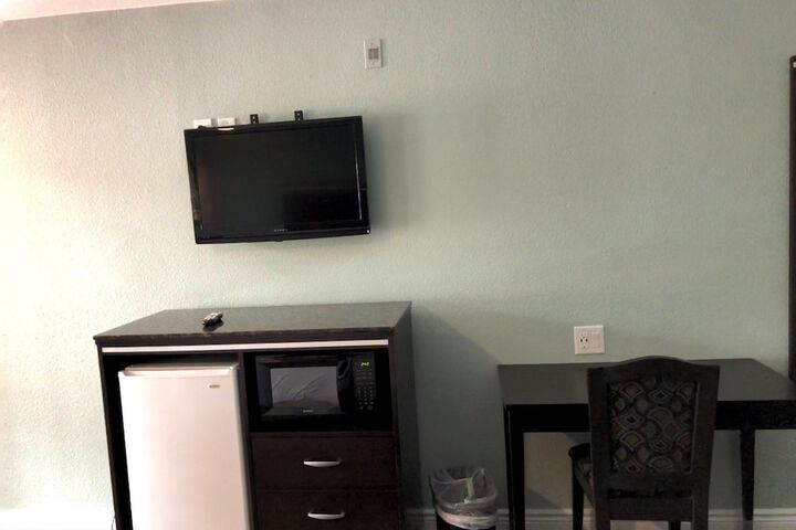 Room 13 of 40