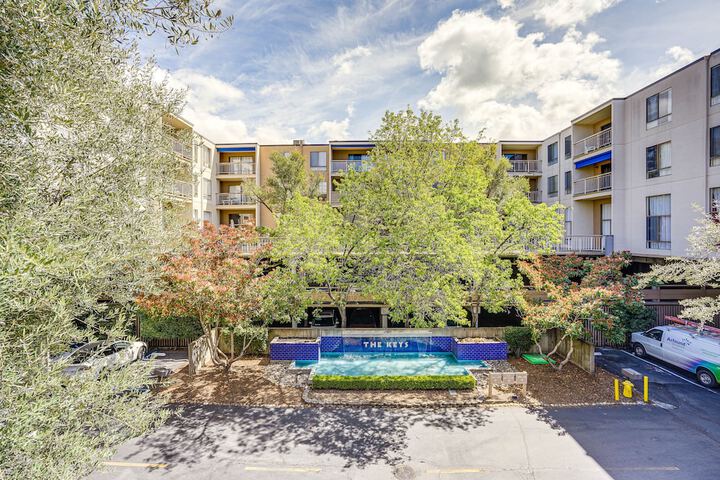 Tranquil Walnut Creek Condo w / Community Amenities