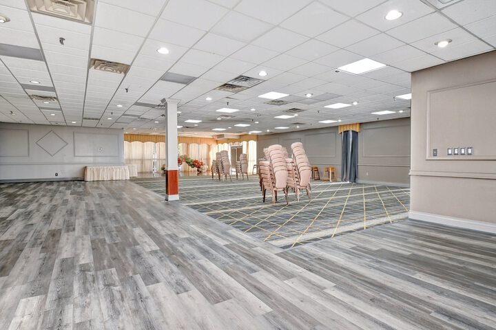 Ballroom/Hall 65 of 68